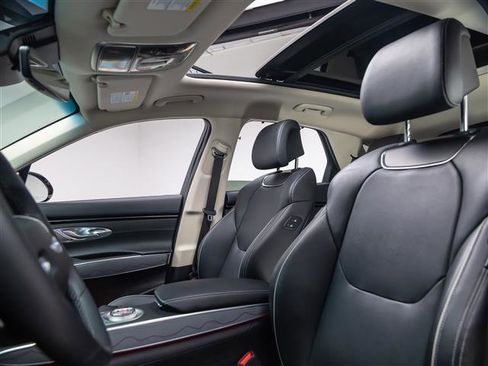 Used 2023 Genesis GV70 2.5T w/ Advanced Package image 19