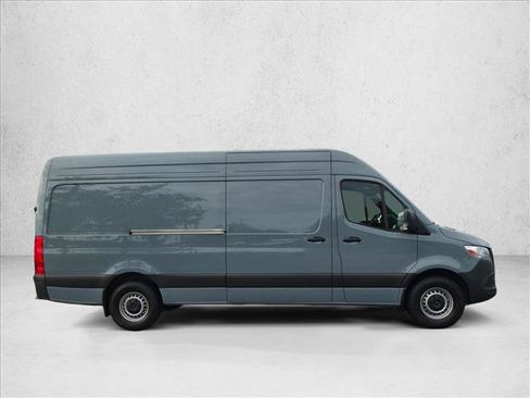 Used 2024 Mercedes-Benz Sprinter 2500 image 3