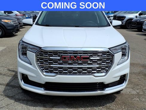 Used 2023 GMC Terrain Denali w/ LPO, Floor Liner Package AWD/4WD image 8