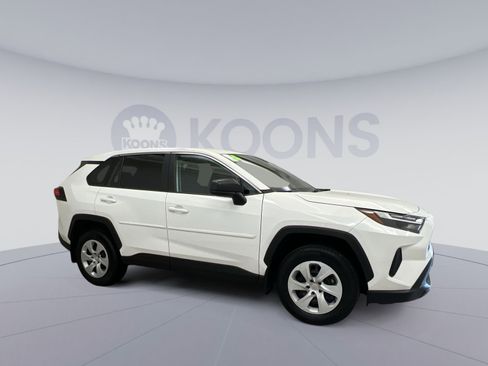Used 2024 Toyota RAV4 LE AWD/4WD image 10