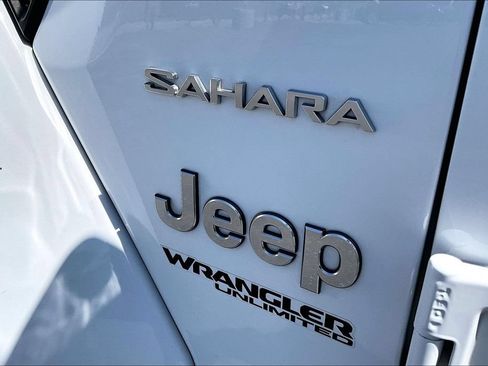 Certified 2019 Jeep Wrangler Unlimited Sahara AWD/4WD image 22