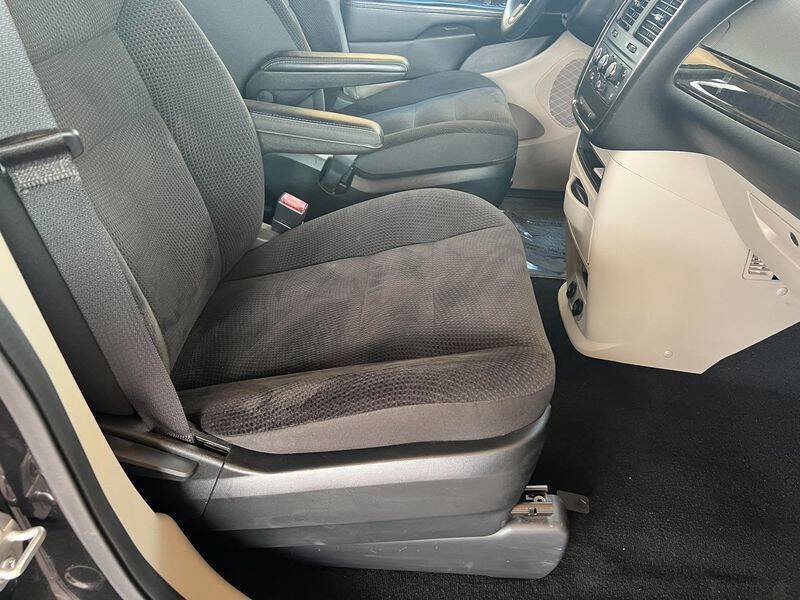 Used 2018 Dodge Grand Caravan SE w/ UConnect Hands-Free Group FWD image 28