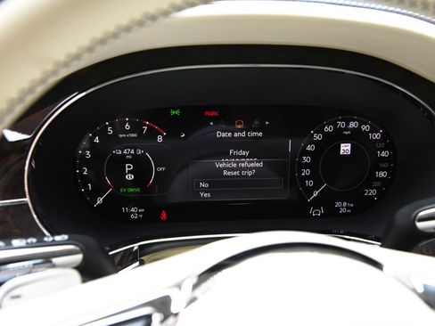 New 2025 Bentley Flying Spur Plug-In Hybrid image 15