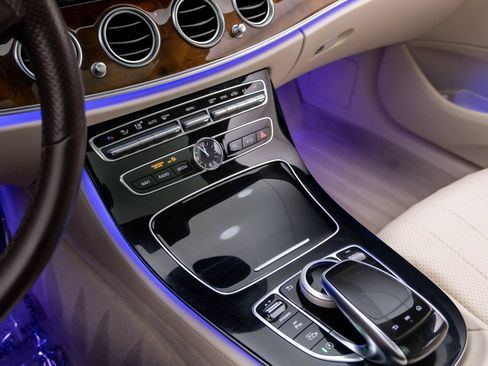 Used 2017 Mercedes-Benz E 400 4MATIC Wagon image 11