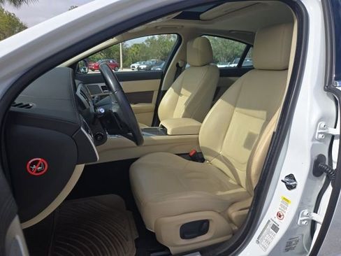 Used 2015 Jaguar XF Premium image 14
