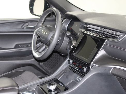 Used 2024 Jeep Grand Cherokee Altitude AWD/4WD image 29