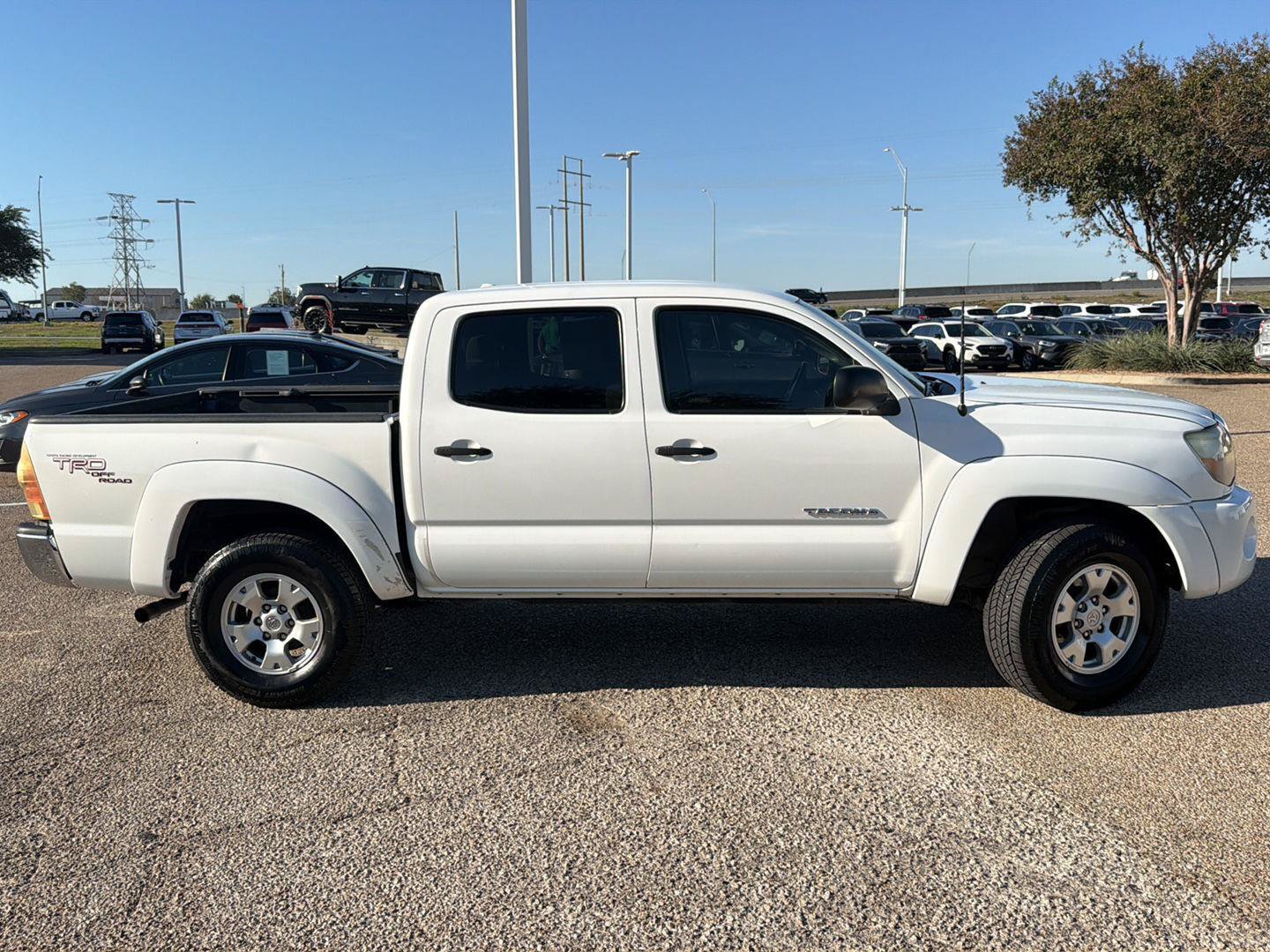 Used 2010 Toyota Tacoma PreRunner RWD image 2