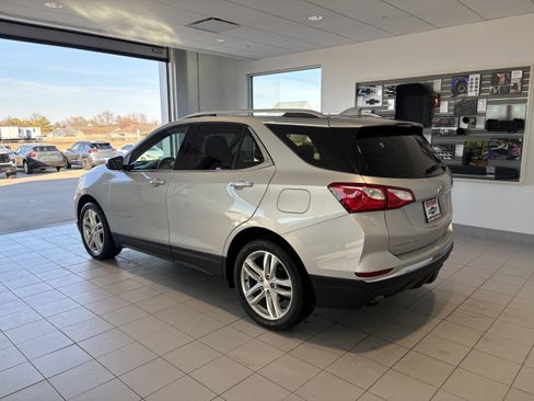 Used 2020 Chevrolet Equinox Premier image 3
