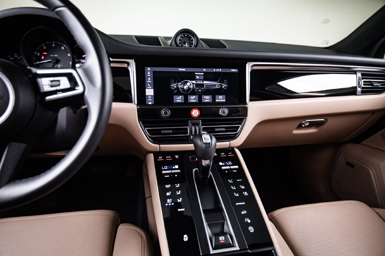 Certified 2026 Porsche Macan AWD/4WD image 19