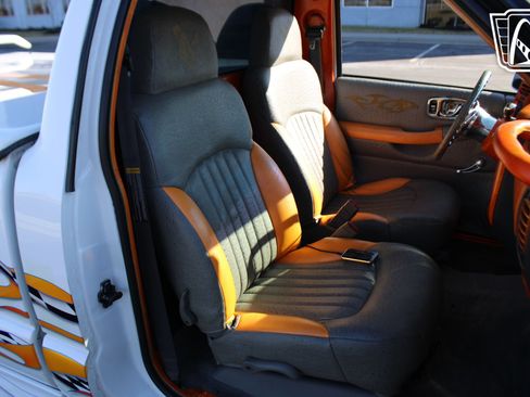 Used 2000 Chevrolet S10 Pickup Xtreme w/ Preferred Equipment Group image 6