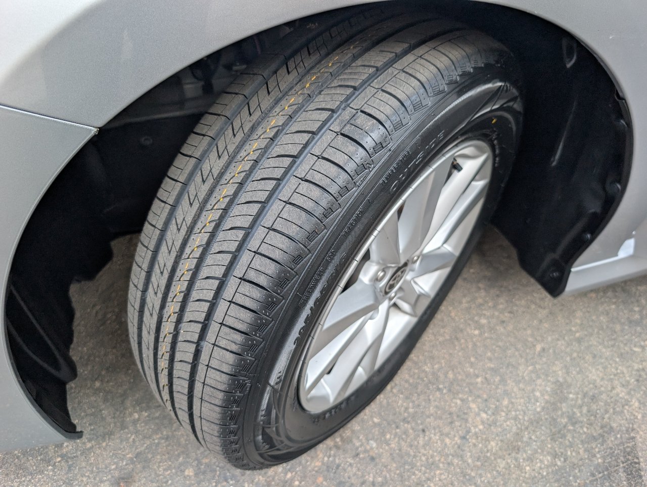 Used 2025 Toyota Camry LE FWD image 21