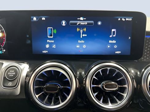 Used 2025 Mercedes-Benz GLB 250 4MATIC image 22