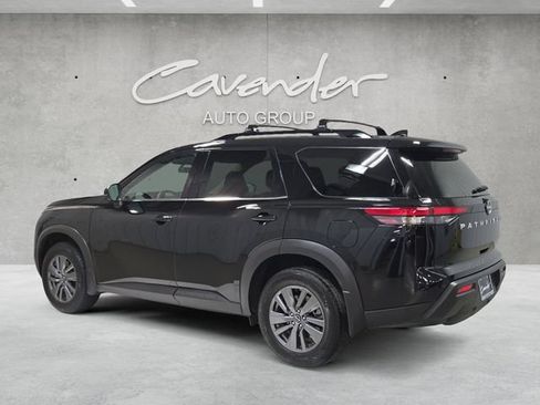 Used 2025 Nissan Pathfinder SV FWD image 14