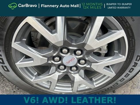 Certified 2023 GMC Acadia SLT w/ Preferred Package image 7