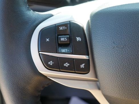 Used 2022 Ford Explorer XLT w/ Equipment Group 202A AWD/4WD image 18