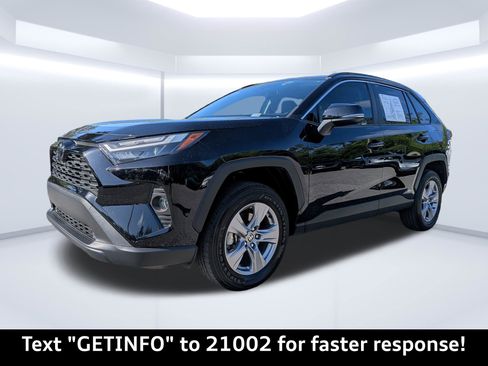 Used 2025 Toyota RAV4 XLE w/ Convenience Package image 8