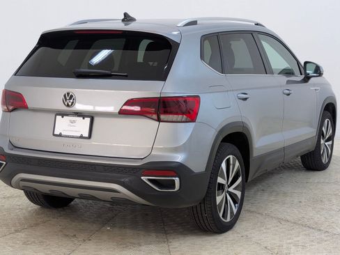 Used 2024 Volkswagen Taos SE image 9