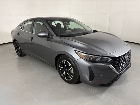 Used 2024 Nissan Sentra SV FWD image 2