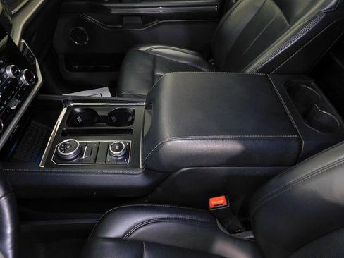 Used 2024 Ford Expedition XLT image 33