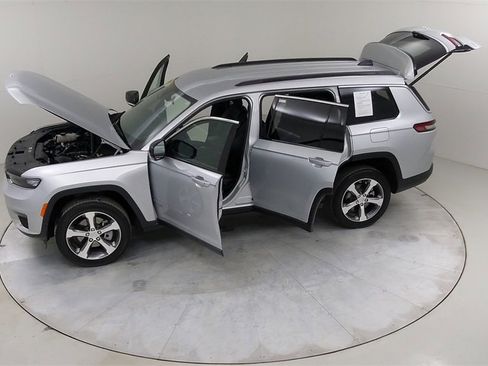 Used 2025 Jeep Grand Cherokee L Limited image 56