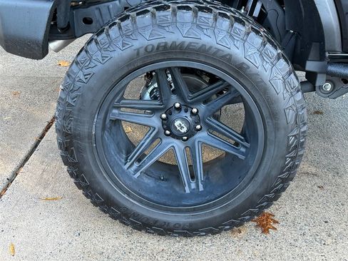 Used 2025 Ford Bronco 4-Door image 35