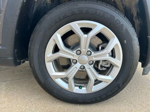 Used 2024 Jeep Compass Latitude image 31