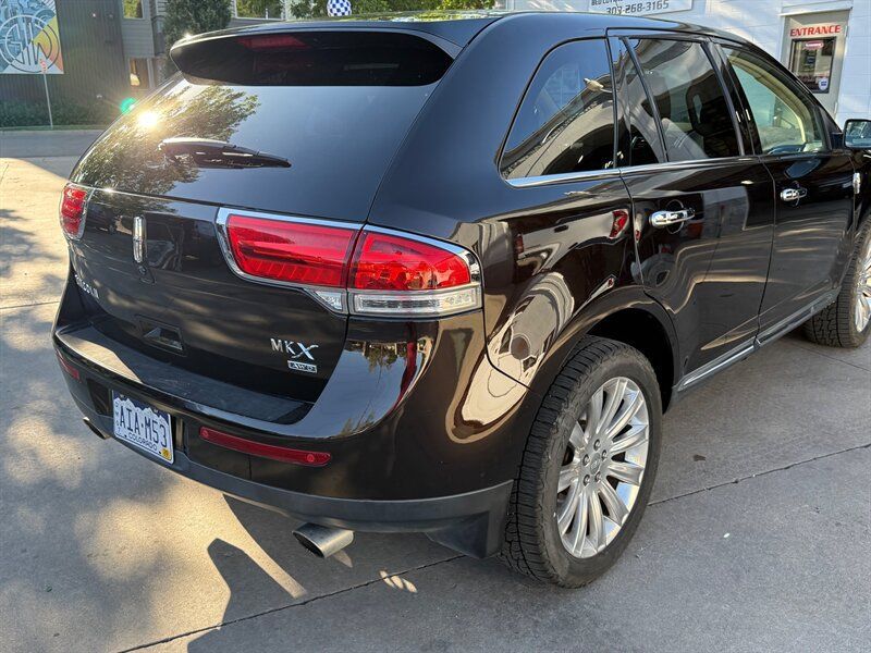 Used 2013 Lincoln MKX AWD image 4