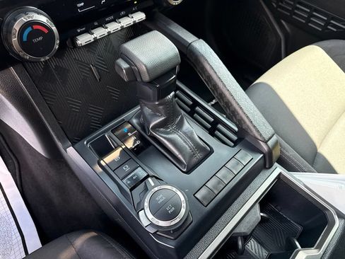 Used 2025 Toyota Tacoma SR5 AWD/4WD image 26
