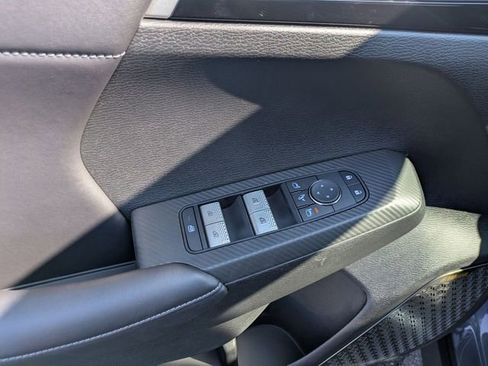 New 2025 Mitsubishi Outlander SE image 13