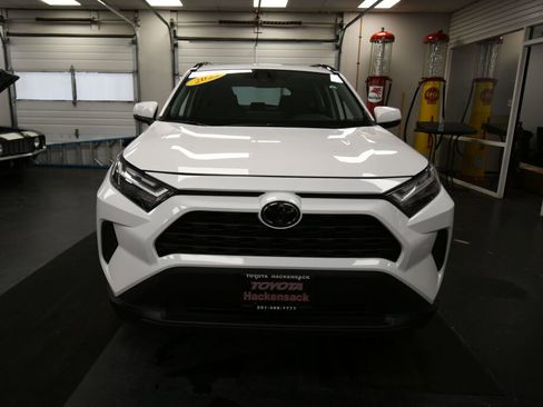 Used 2022 Toyota RAV4 XLE w/ Convenience Package AWD/4WD image 2