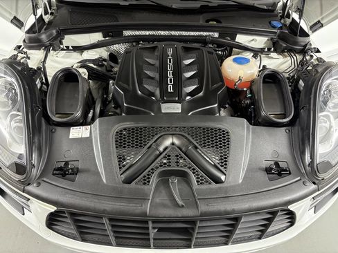 Used 2018 Porsche Macan S image 46