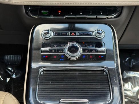 Used 2023 Lincoln Nautilus Reserve AWD/4WD image 23