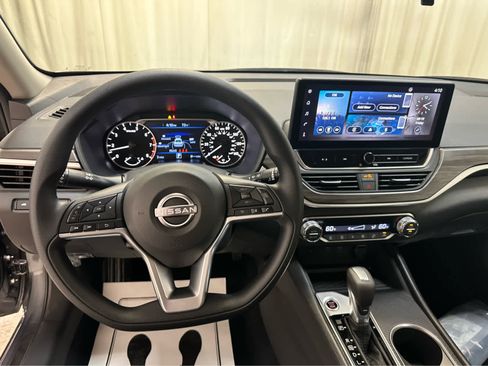 New 2025 Nissan Altima 2.5 SV image 3