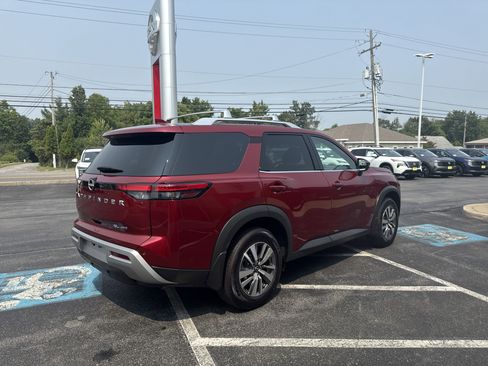 Used 2023 Nissan Pathfinder SL image 15