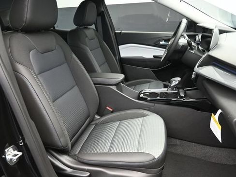 New 2026 Chevrolet Trax LT w/ LT Convenience Package FWD image 27