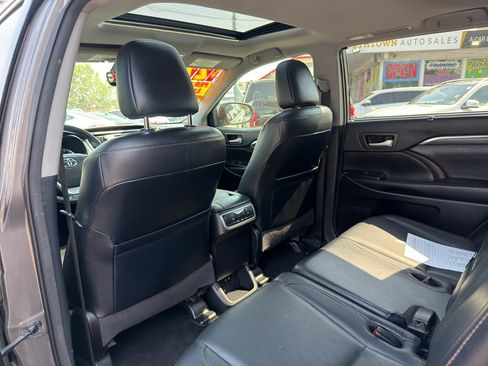 Used 2018 Toyota Highlander Limited AWD/4WD image 15