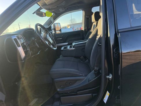 Used 2019 Chevrolet Silverado 1500 LT w/ All Star Edition image 9