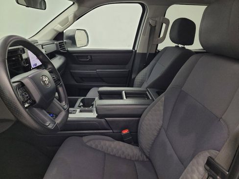 Used 2022 Toyota Tundra SR w/ SR Tow Package image 17