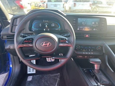 Used 2025 Hyundai Elantra Sport image 13