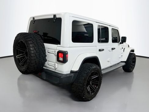 Used 2018 Jeep Wrangler Unlimited Sahara AWD/4WD image 4