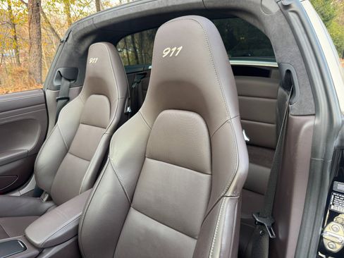 Used 2019 Porsche 911 image 38
