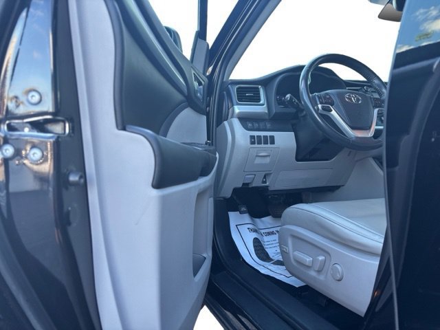 Used 2019 Toyota Highlander XLE AWD/4WD image 8