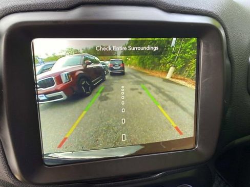 Used 2023 Jeep Renegade Latitude AWD/4WD image 9