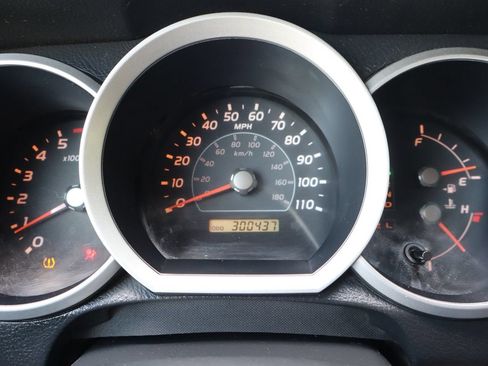 Used 2006 Toyota 4Runner SR5 AWD/4WD image 30