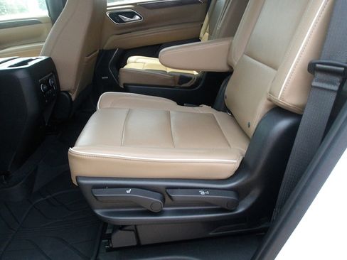 Used 2021 Chevrolet Tahoe Premier w/ Premium Package image 14