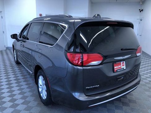 Used 2017 Chrysler Pacifica Touring-L FWD image 13