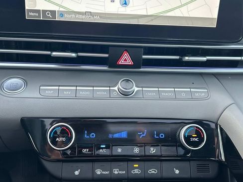 Used 2025 Hyundai Elantra SEL image 32