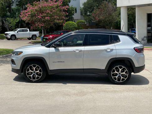 Used 2025 Jeep Compass Limited AWD/4WD image 3