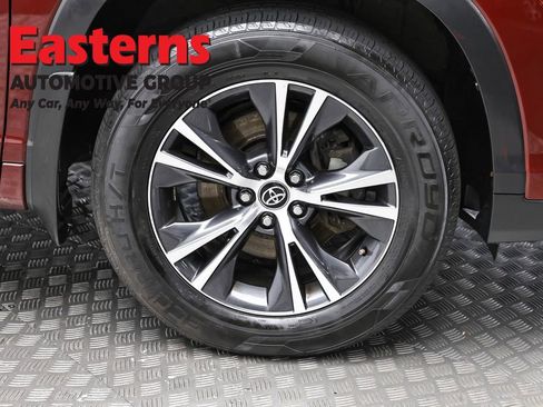 Used 2018 Toyota Highlander Plus AWD/4WD image 31