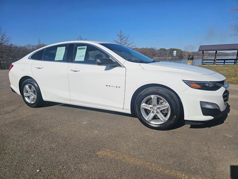 Used 2023 Chevrolet Malibu LS image 3